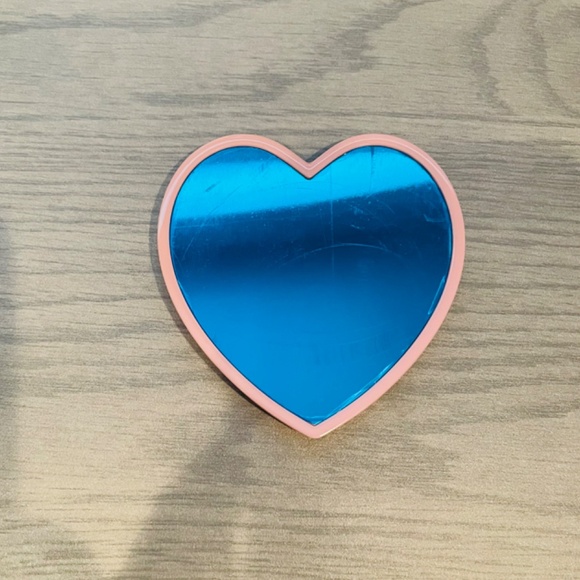Heart Mirror Pink Color + Pouch NWOT - Picture 6 of 7